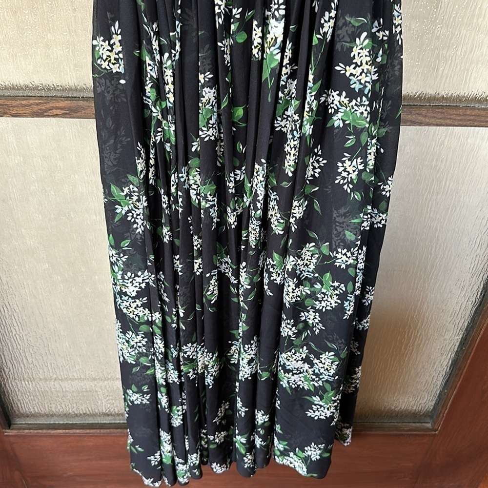 Sau Lee
Georgina size 8 long black floral spaghetti strap special occasion gown. - Picture 11 of 17